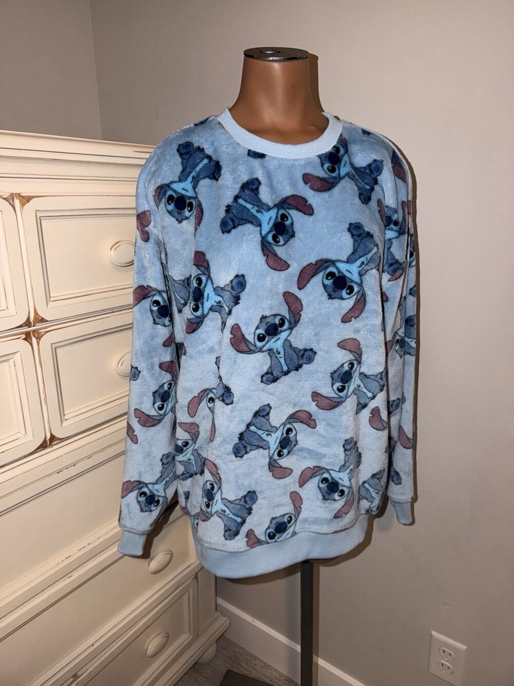 Lilo & Stitch Plush Sweatshirt Pullover Size Medium